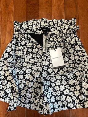 Who What Wear Black Floral Print Shorts with Drawstring